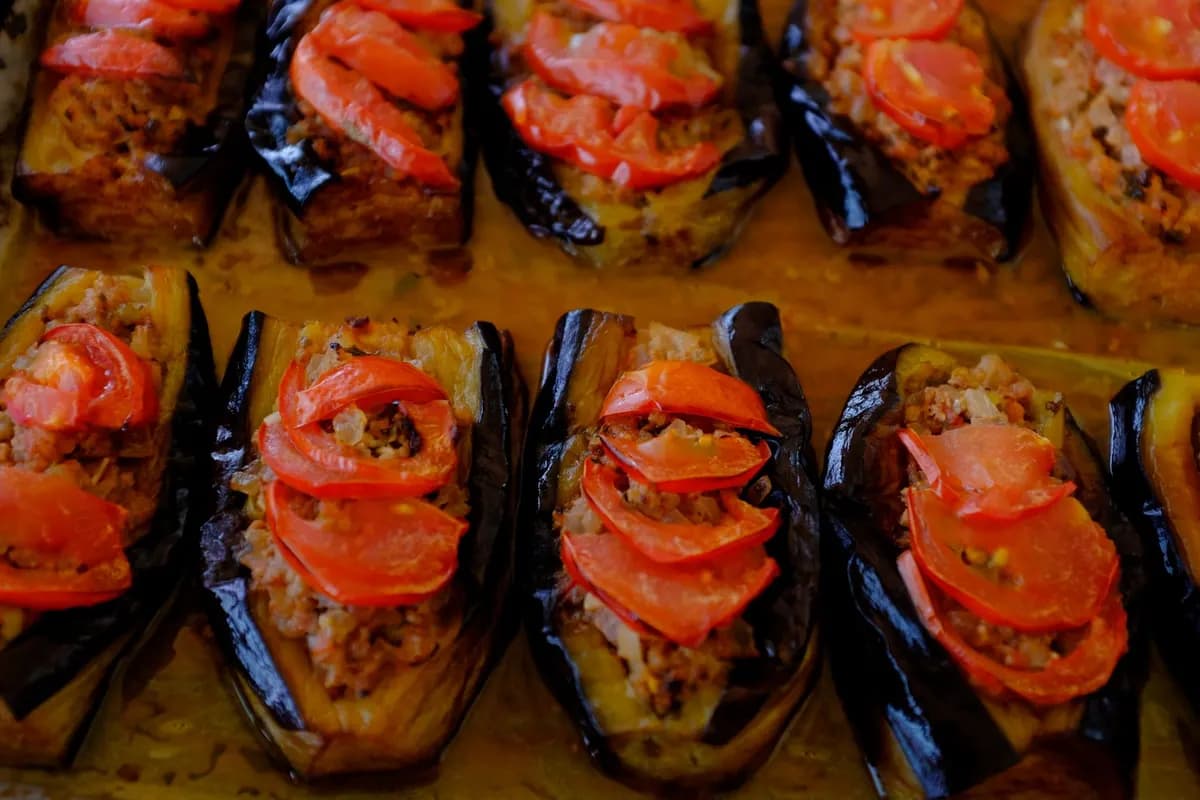 Gefüllte Auberginen mit Tomaten aus dem Ofen